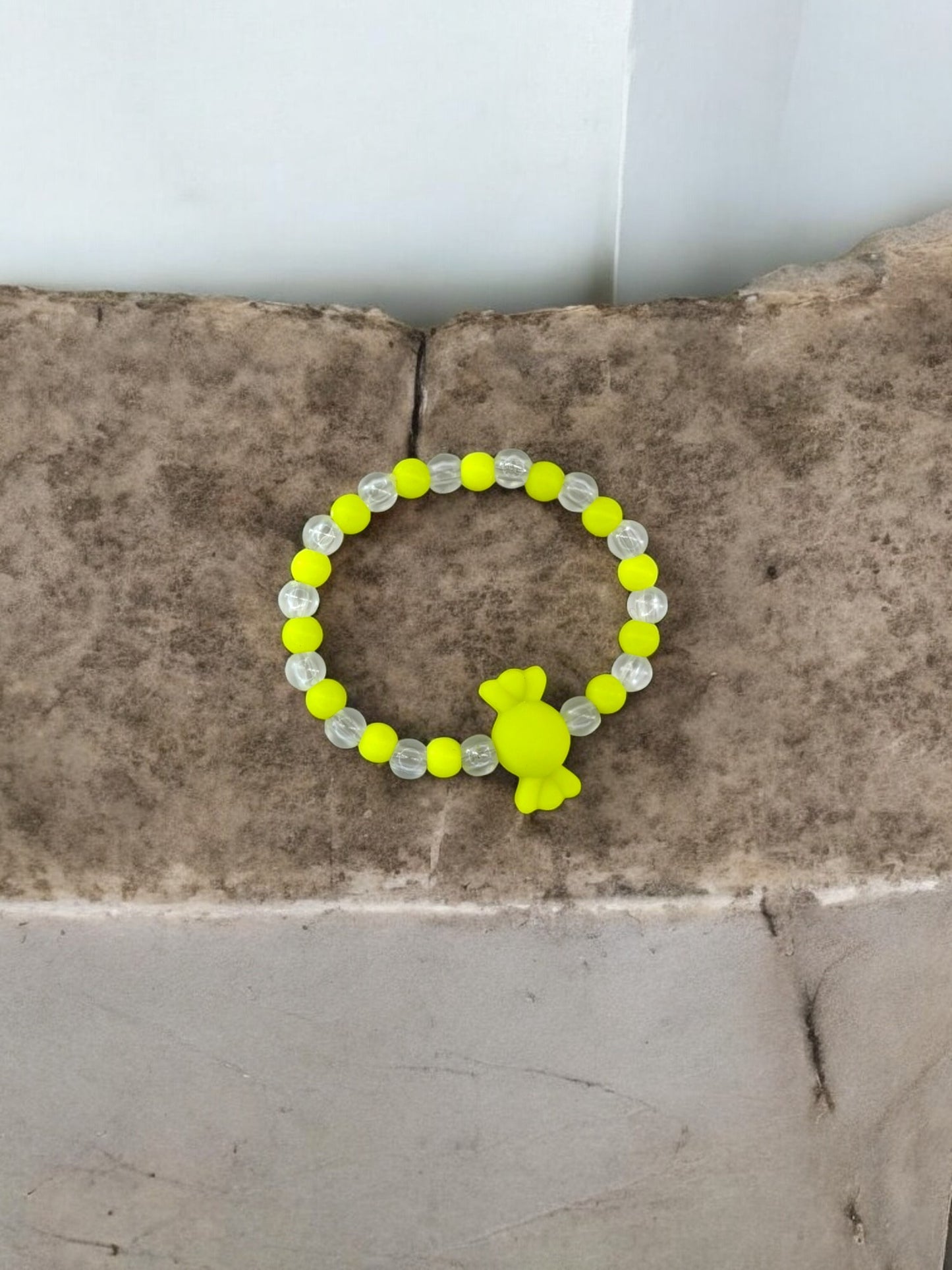 Bracelet enfant bonbon alterné jaune mat