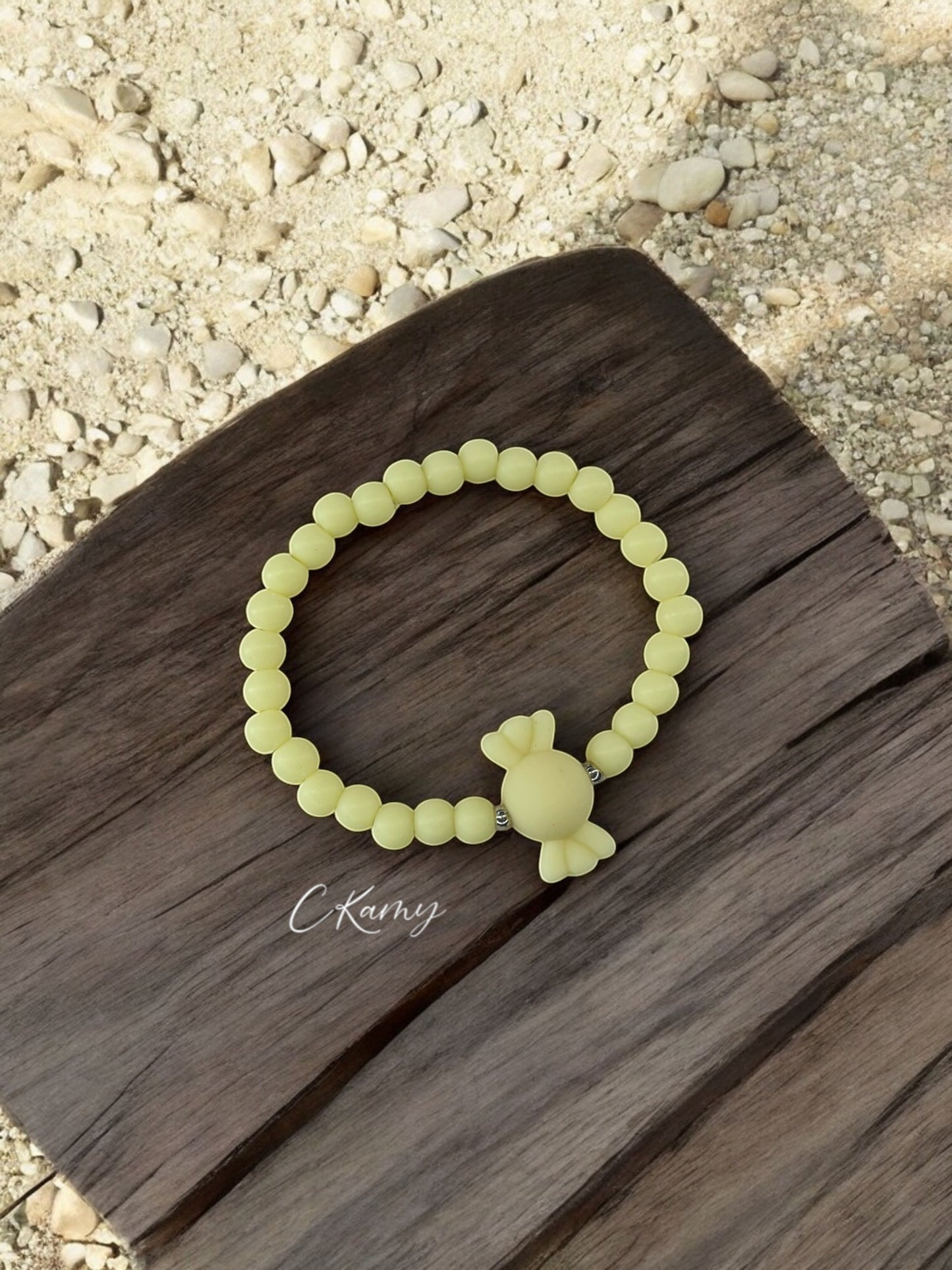 Bracelet enfant bonbon perles jaune clair