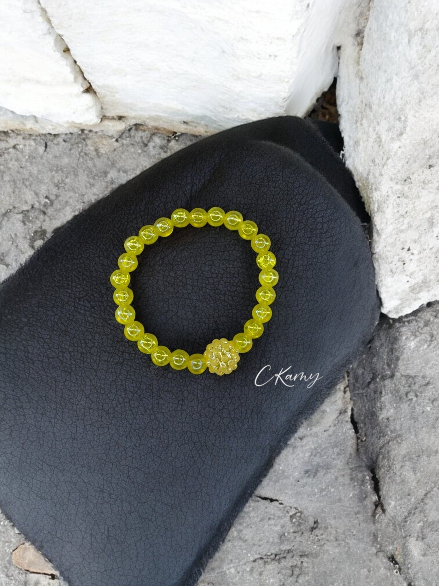 Bracelet enfant boule brillante jaune
