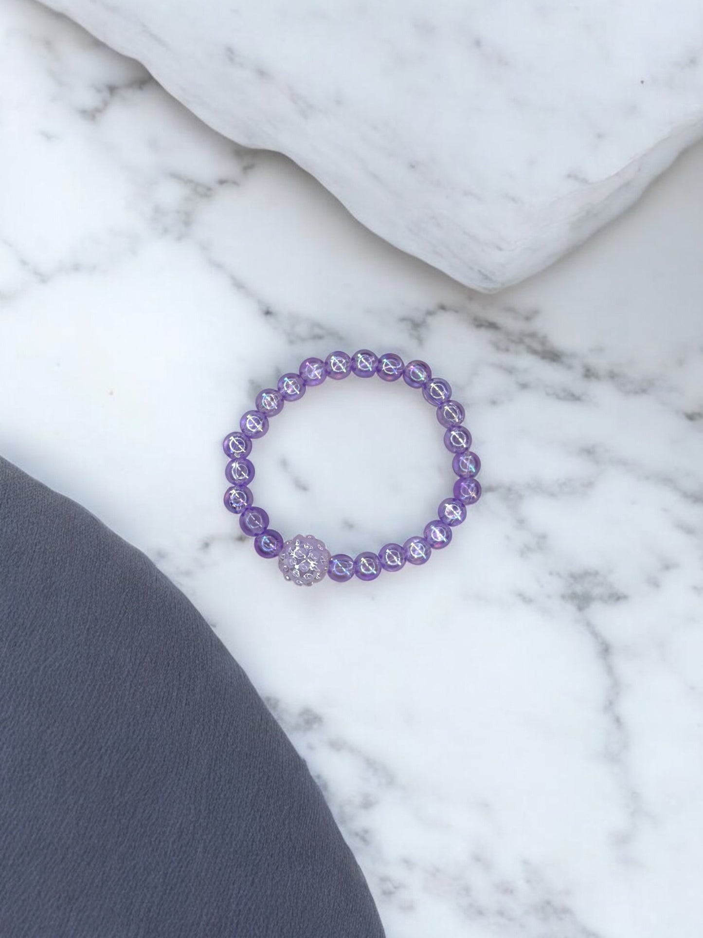 Bracelet enfant boule brillante violet