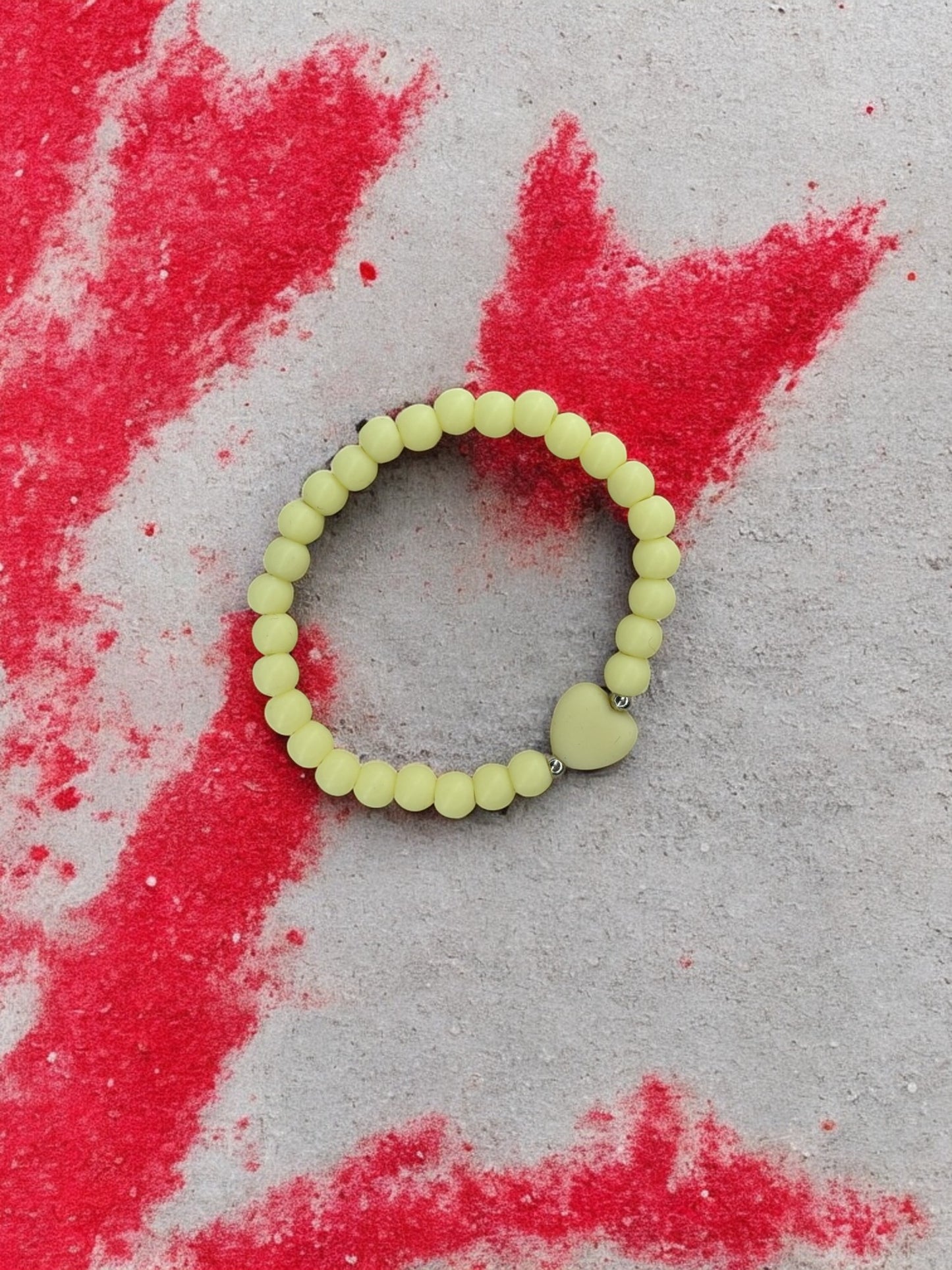 Bracelet enfant coeur perles jaune clair