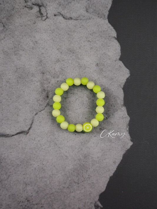 Bracelet enfant fruits citron perles jaune clair jaune flash