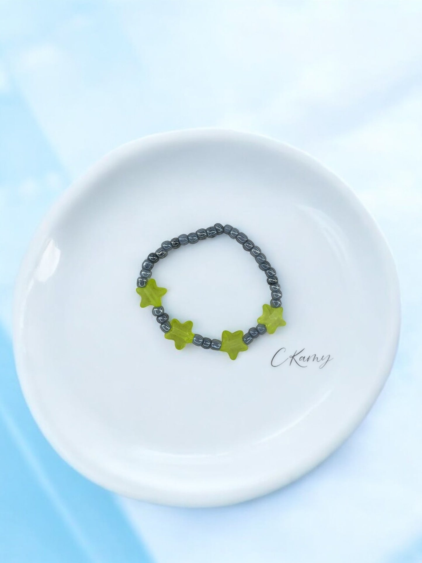 Bracelet enfant petites étoiles jaune fluo gris
