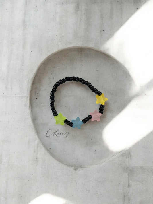 Bracelet enfant petites étoiles multicolore 3 noir