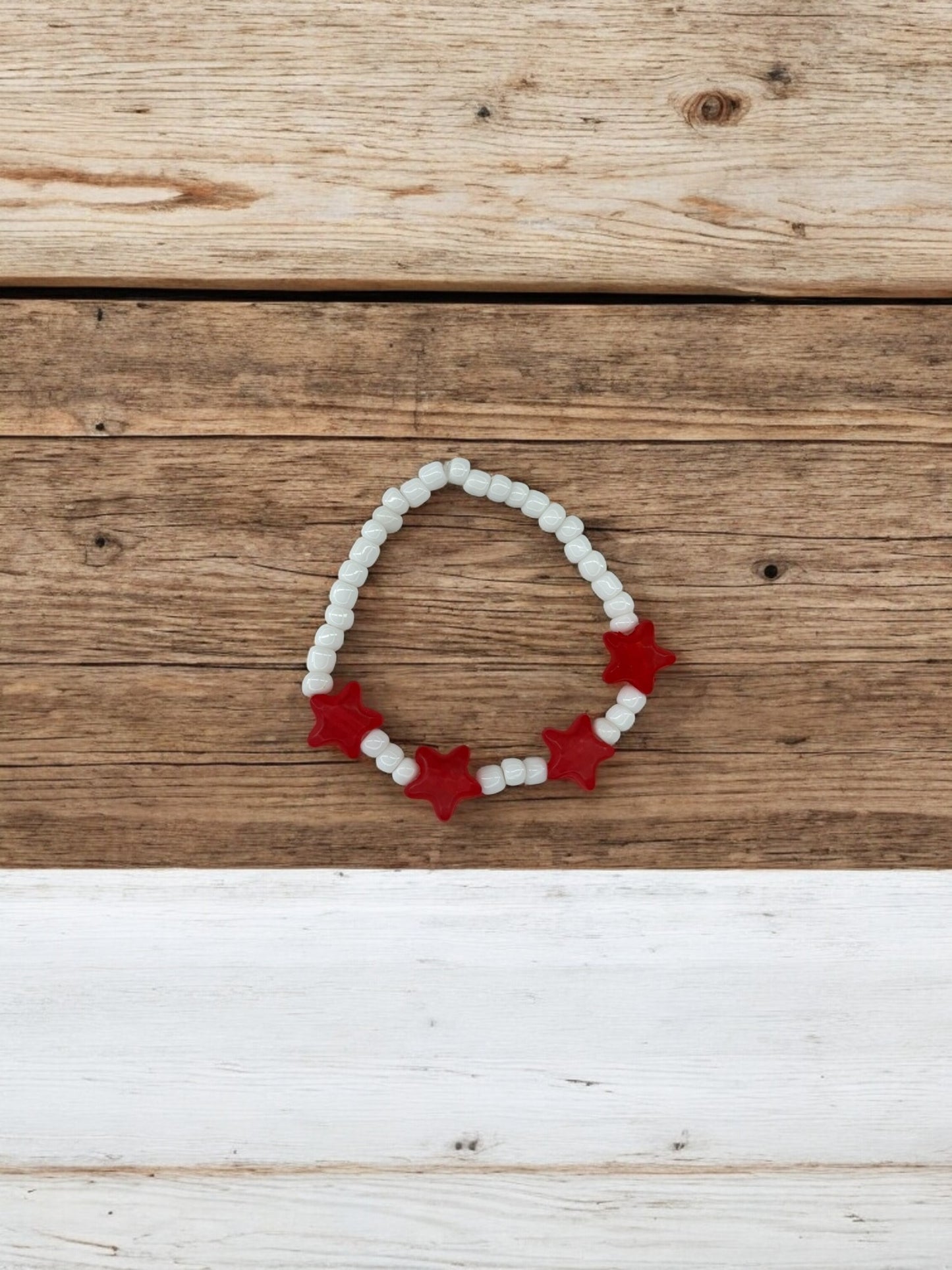 Bracelet enfant petites étoiles rouge blanc
