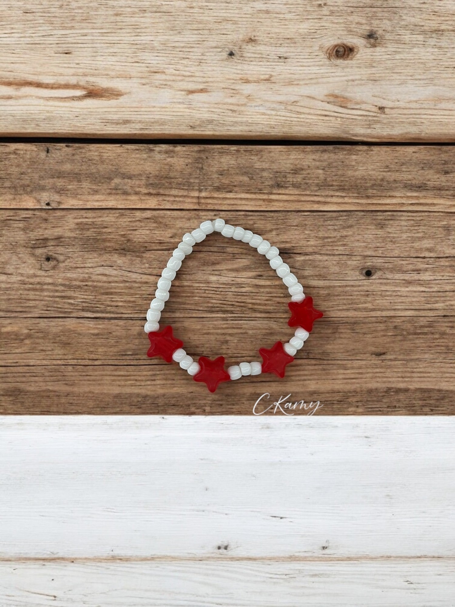 Bracelet enfant petites étoiles rouge blanc