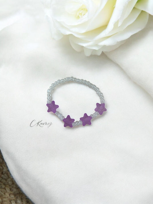Bracelet enfant petites étoiles violet blanc nacré