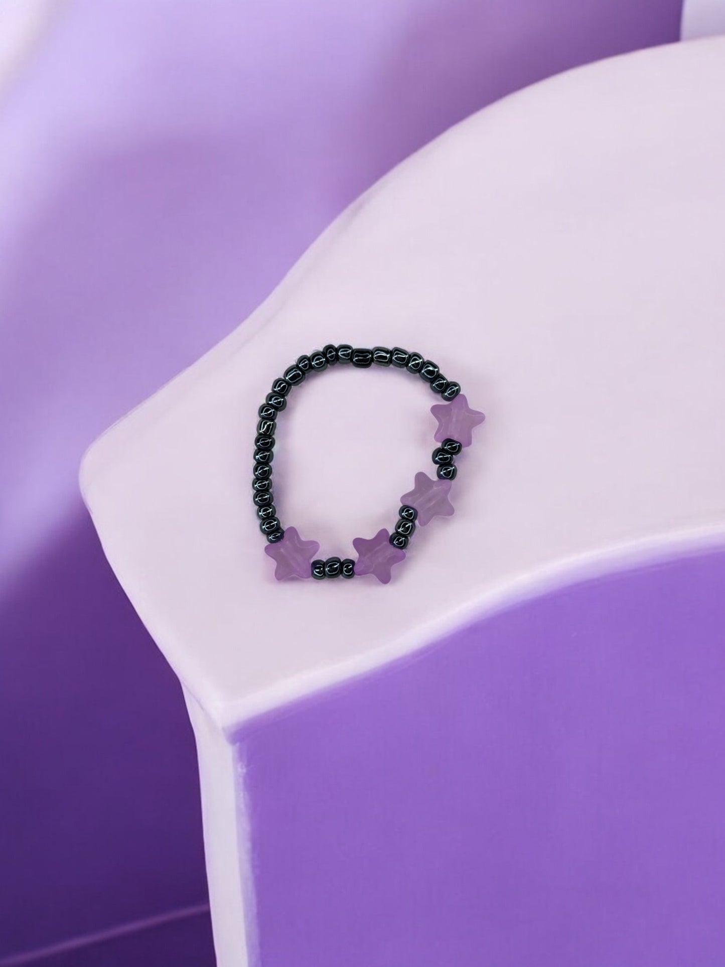 Bracelet enfant petites étoiles violet noir brillant