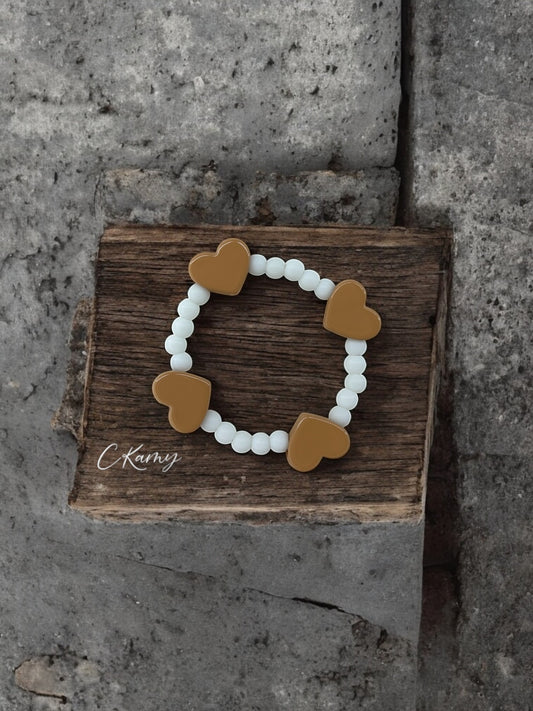 Bracelet enfant tour en coeur beige