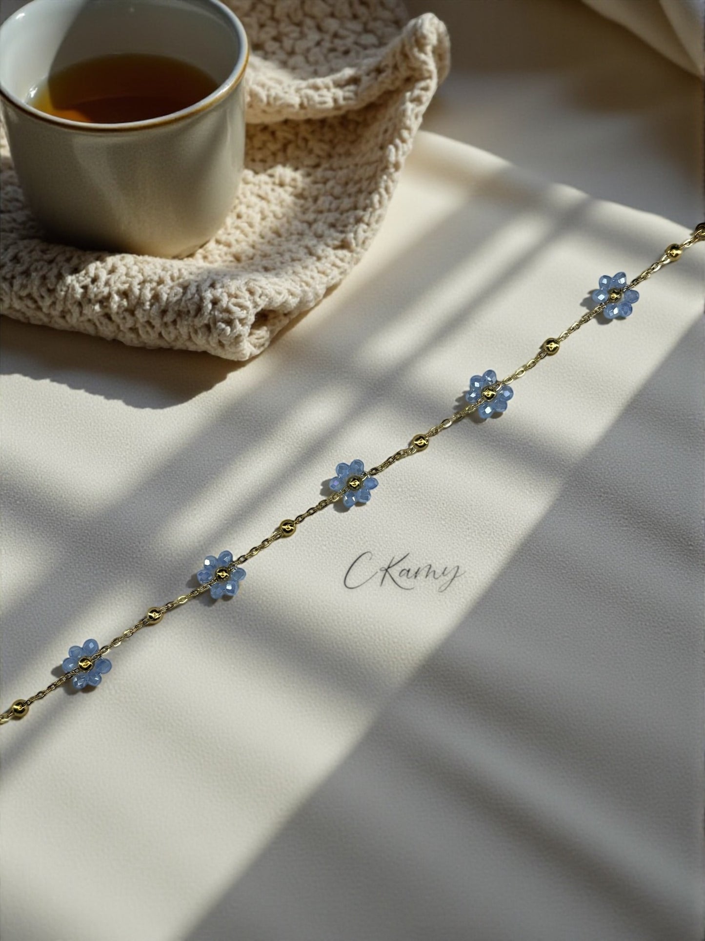 Bracelet femme chaînette doré fleurs bleu