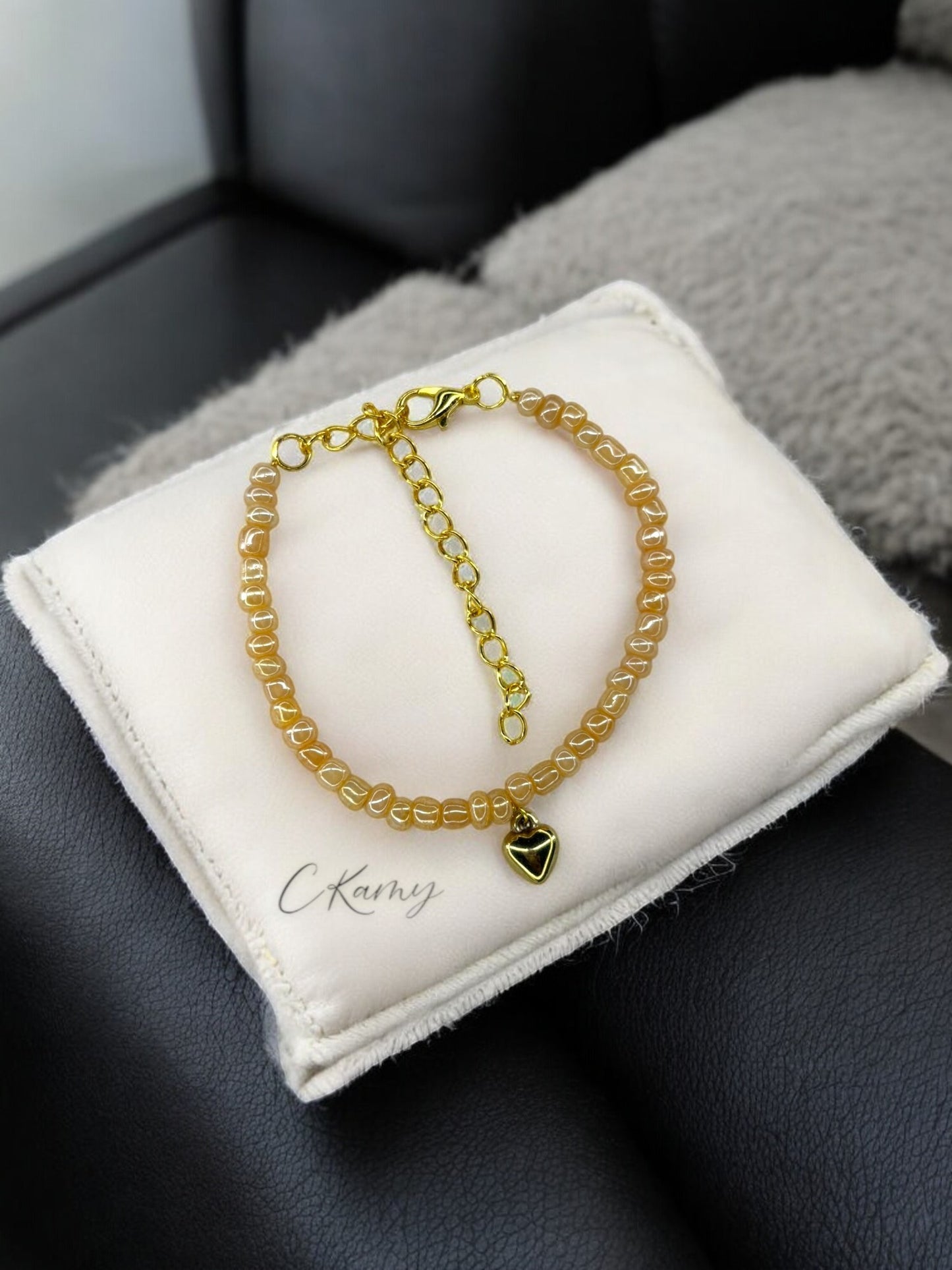 Bracelet femme coeur bombé rocaille beige
