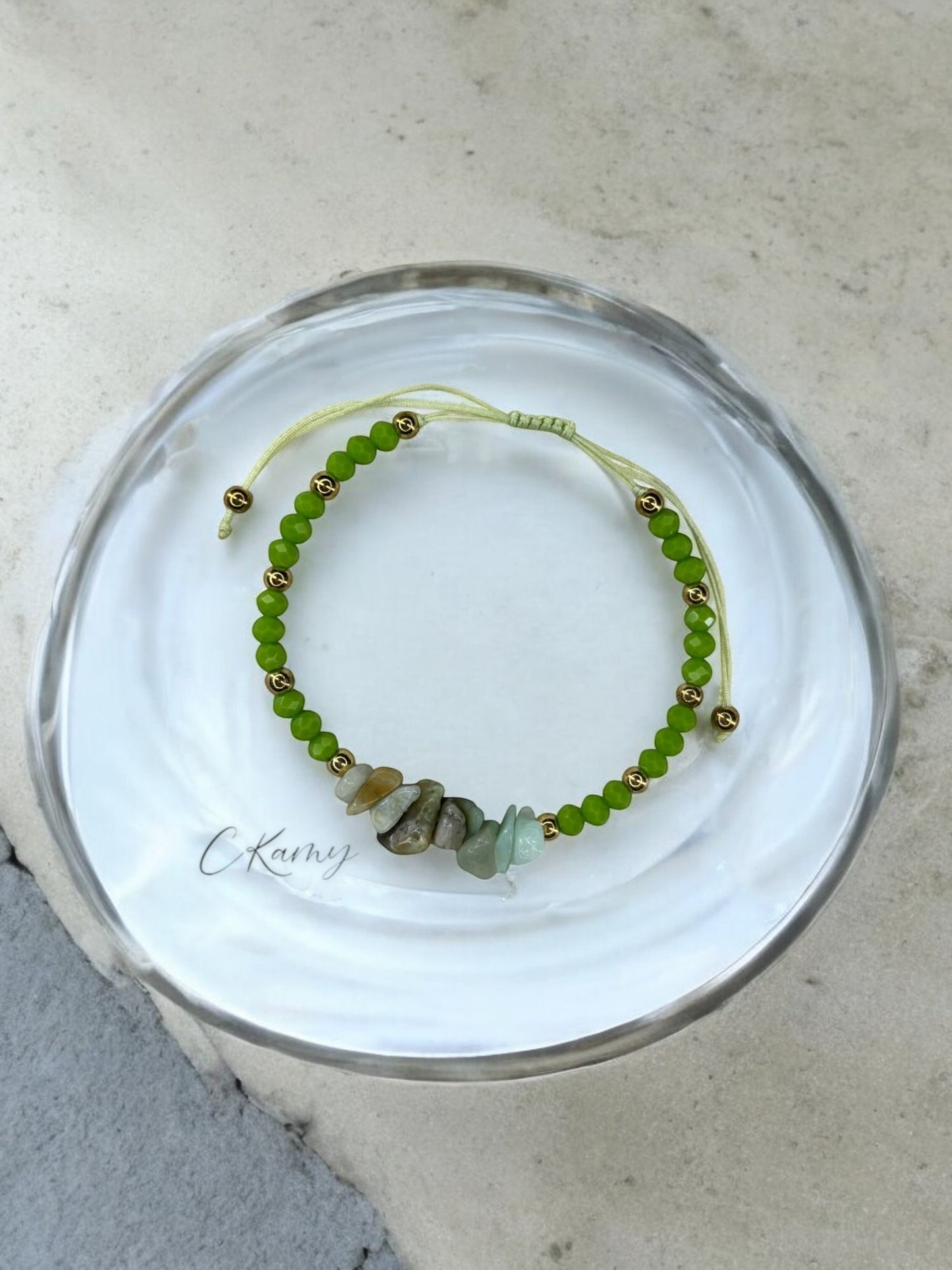 Bracelet femme cordon pierres facettes vert