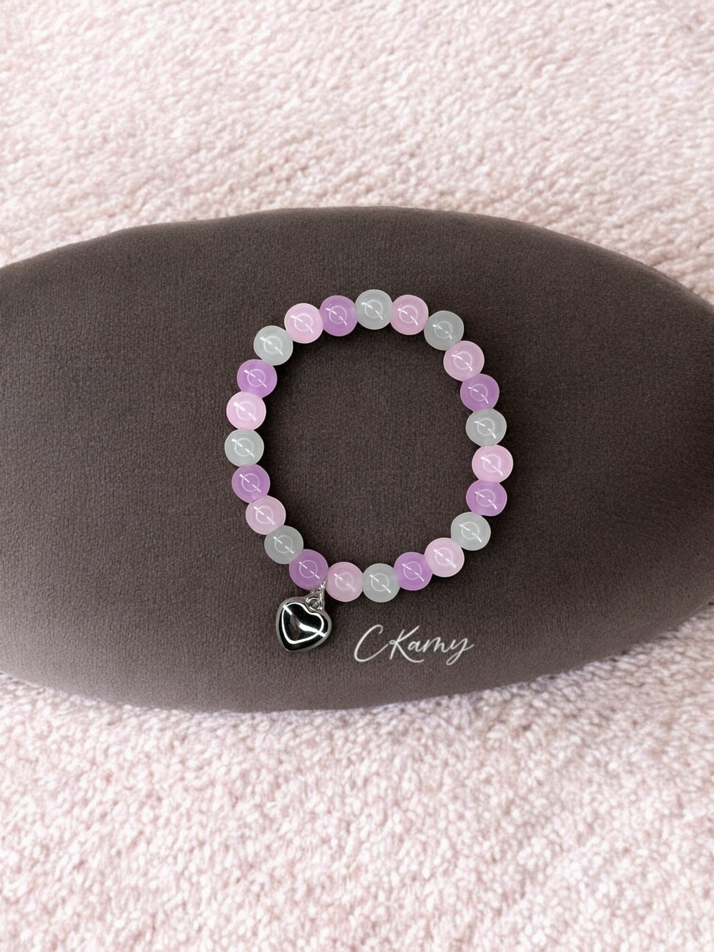 Bracelet femme perles de verre coeur bombé gris clair violet rose clair