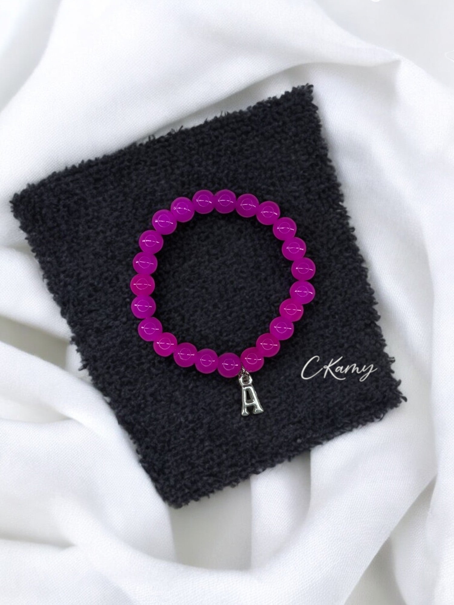Bracelet femme perles de verre initiale argent rose flash