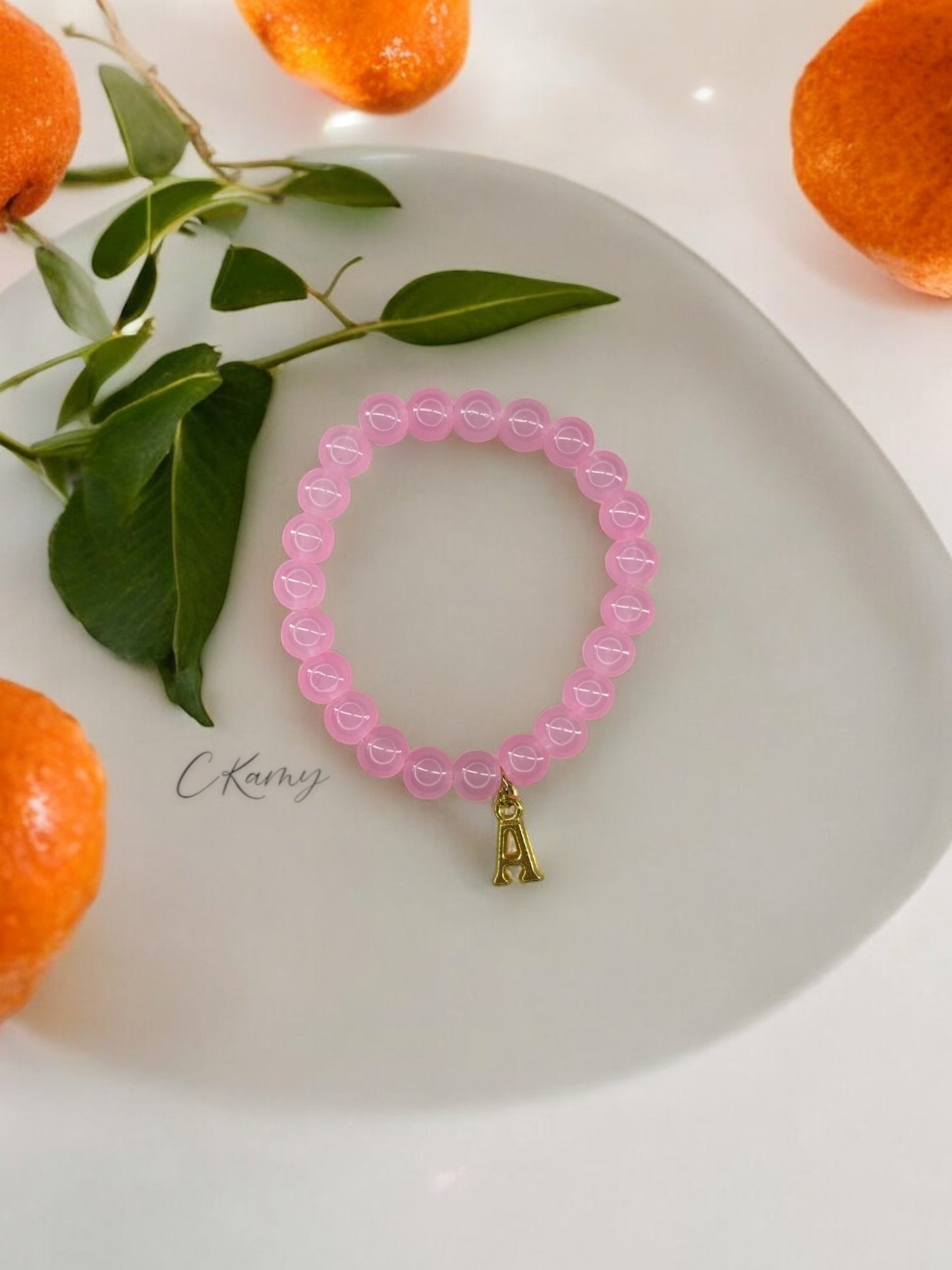 Bracelet femme perles de verre initiale doré rose