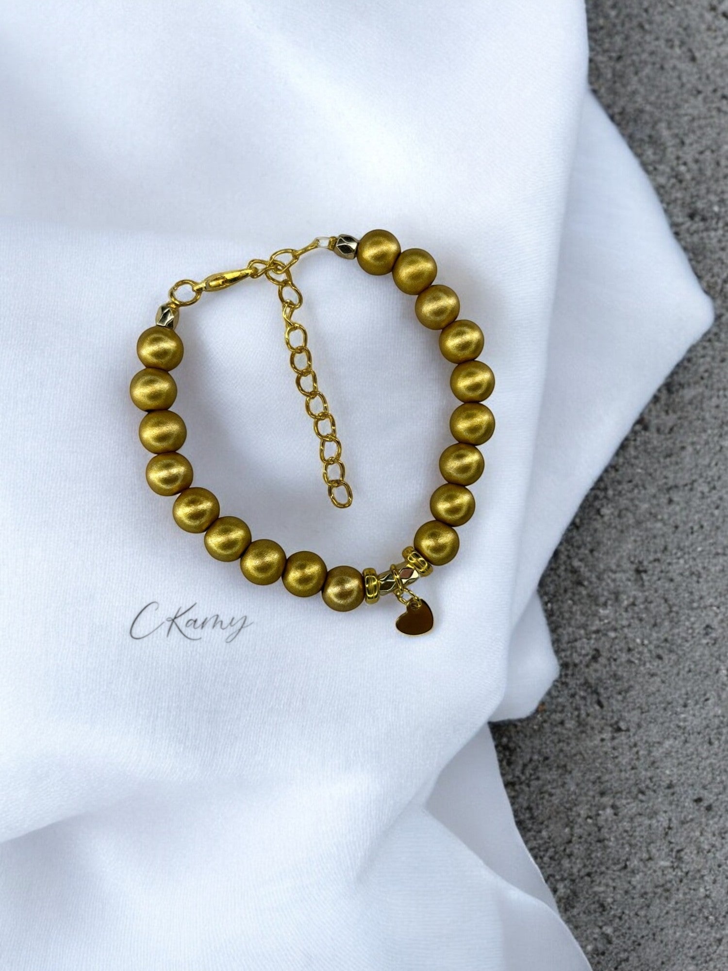 Bracelet femme petit coeur doré doré foncé mat