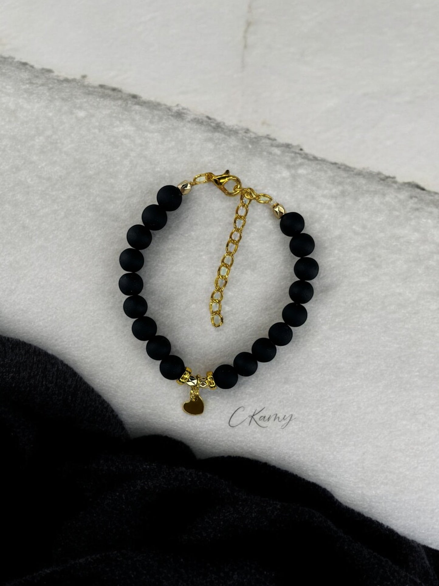 Bracelet femme petit coeur doré noir mat