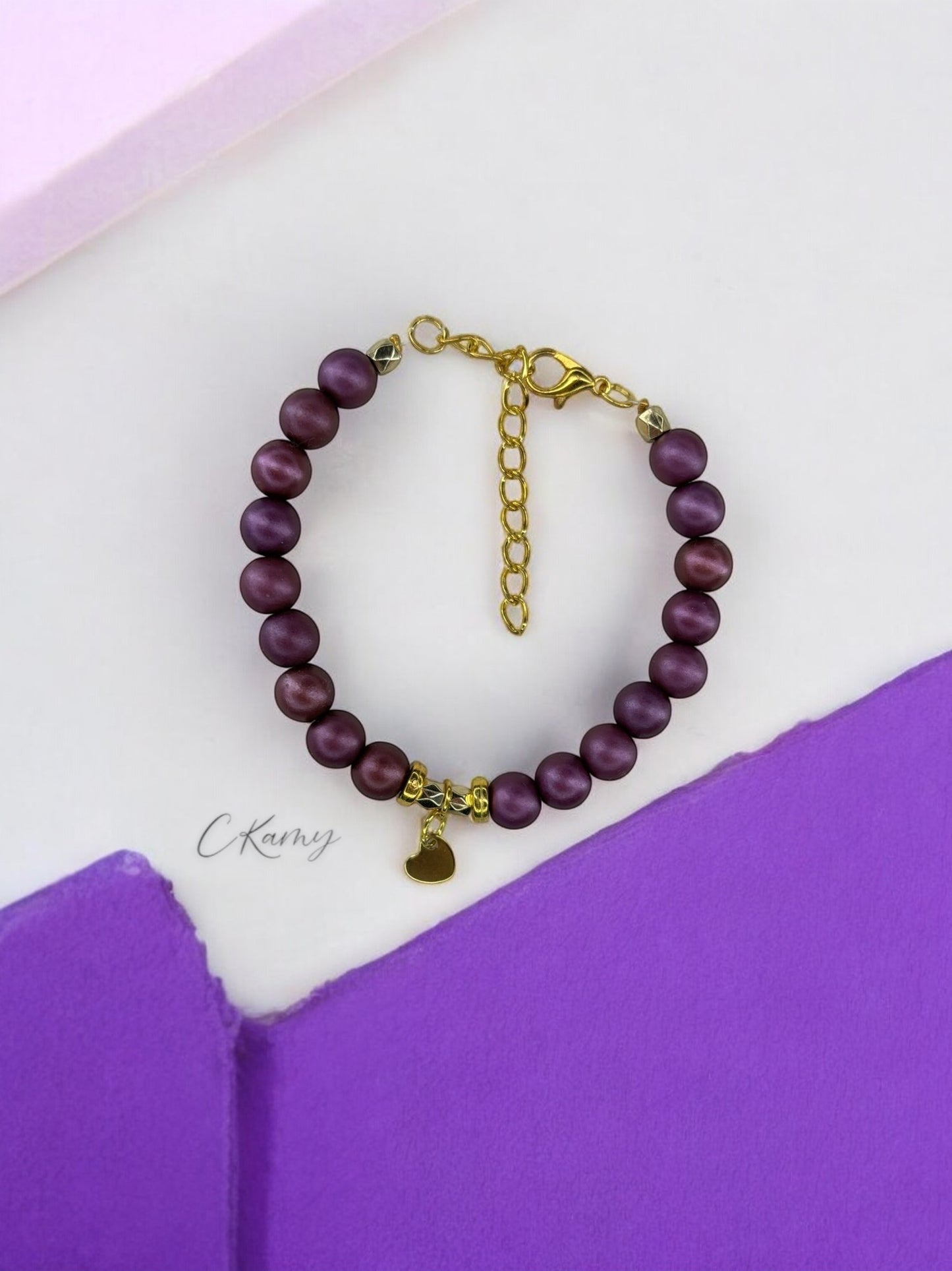 Bracelet femme petit coeur doré violet foncé mat