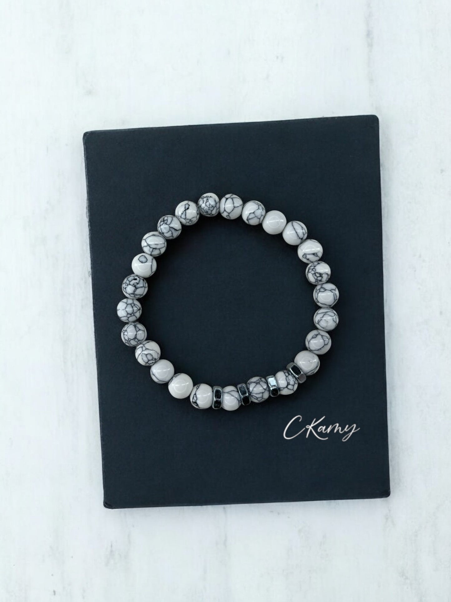 Bracelet homme quatre écrous perles blanc à traits