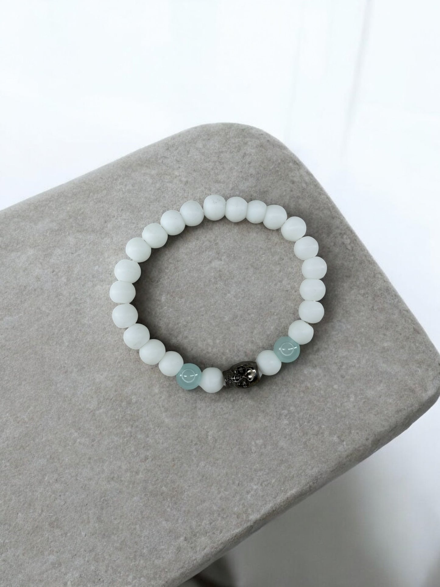 Bracelet homme tête de mort blanc bleu clair