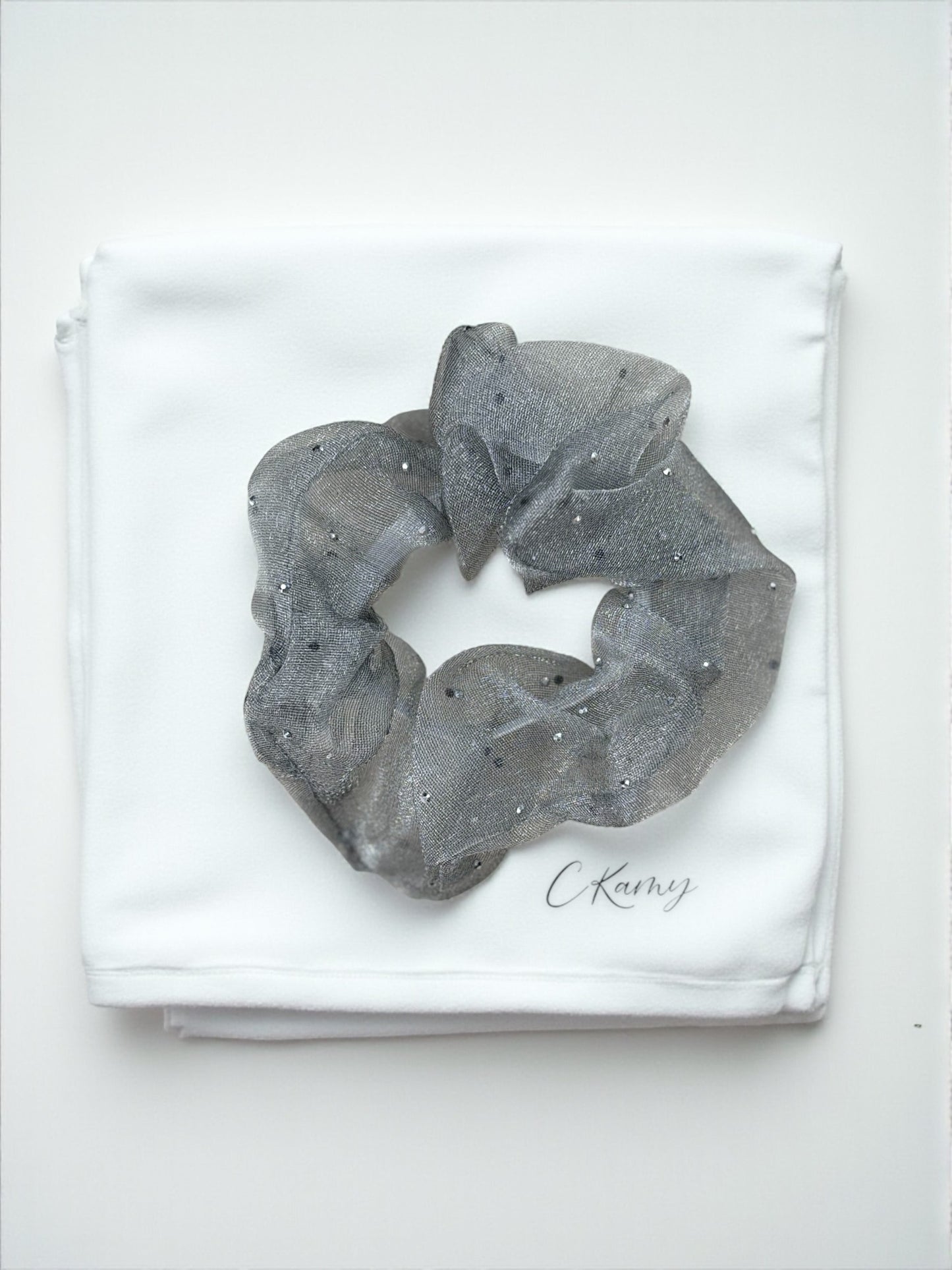 Chouchou tissu petits strass gris
