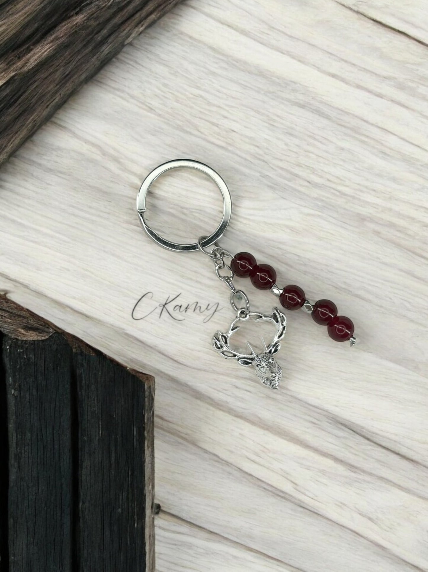 Porte clé personnalisé cerf bordeaux anneau rond