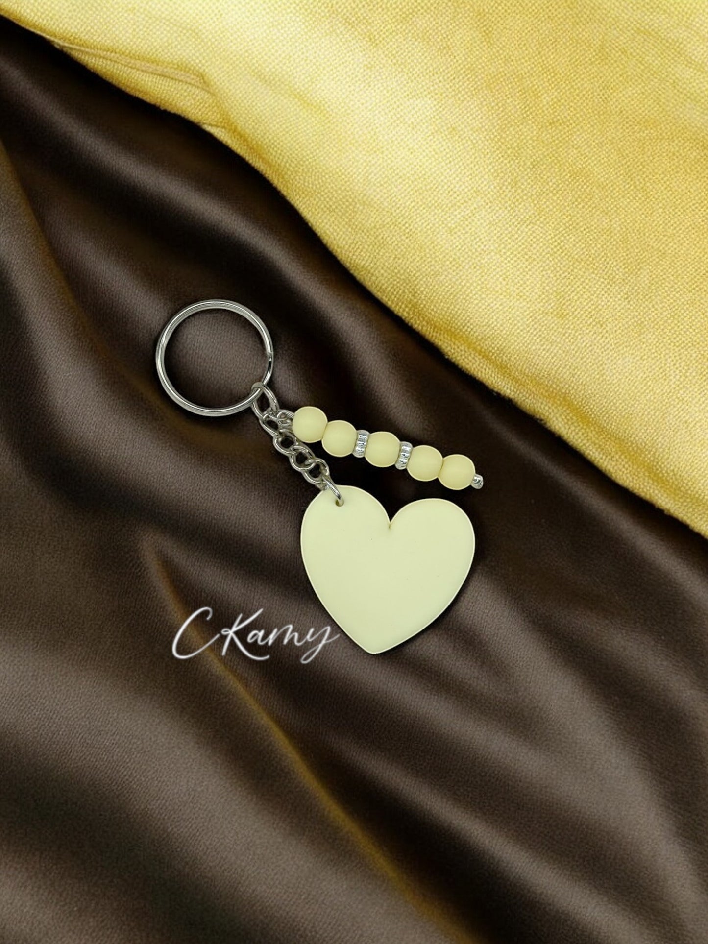 Porte clé personnalisé coeur silicone crème