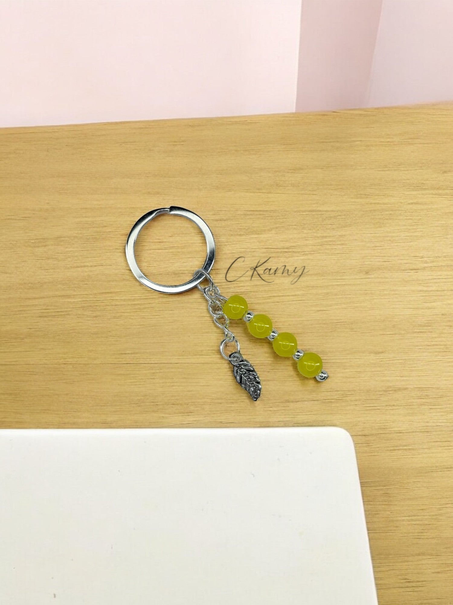Porte clé personnalisé feuille jaune