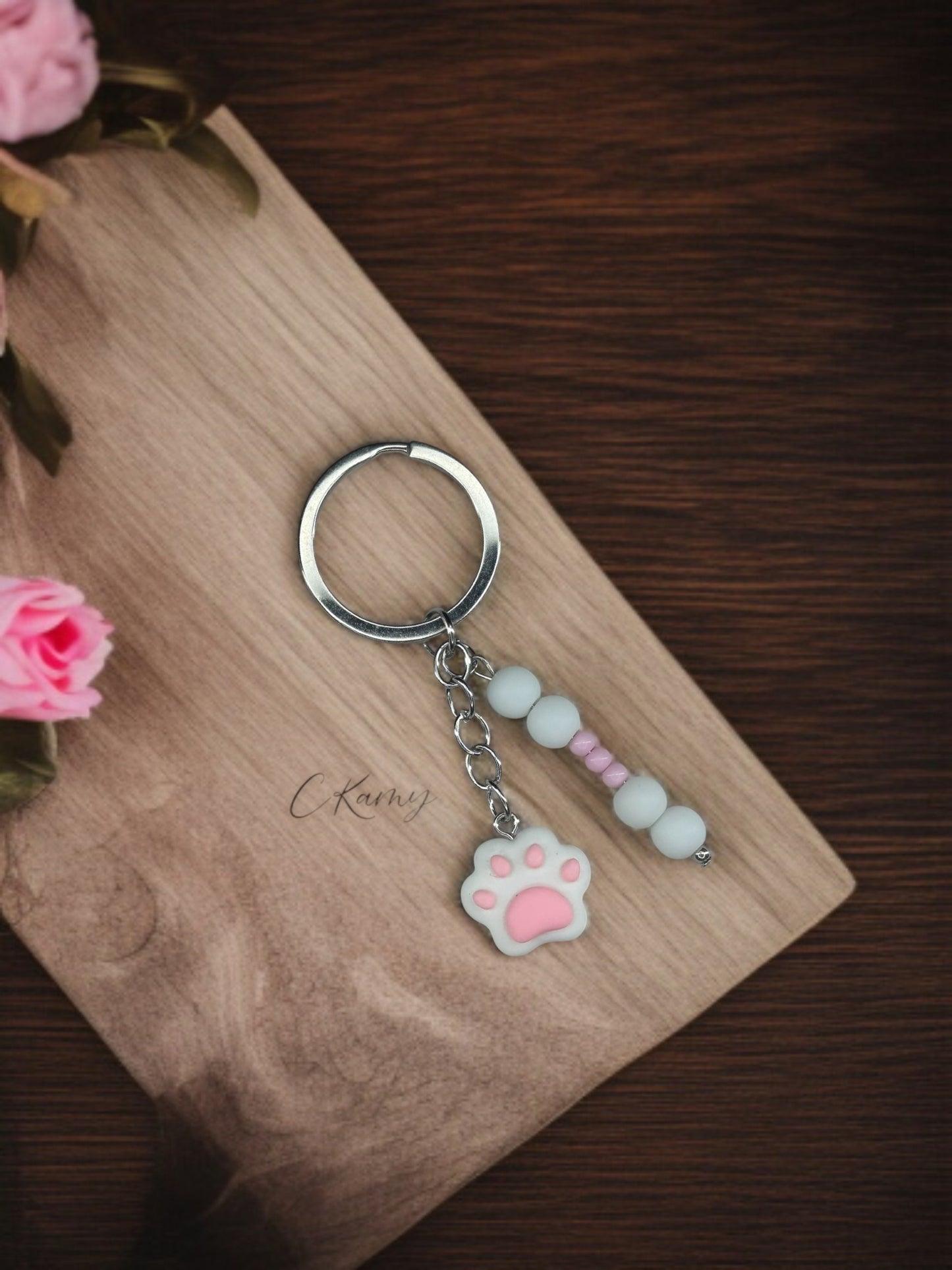 Porte clé personnalisé patte de chat rose blanc