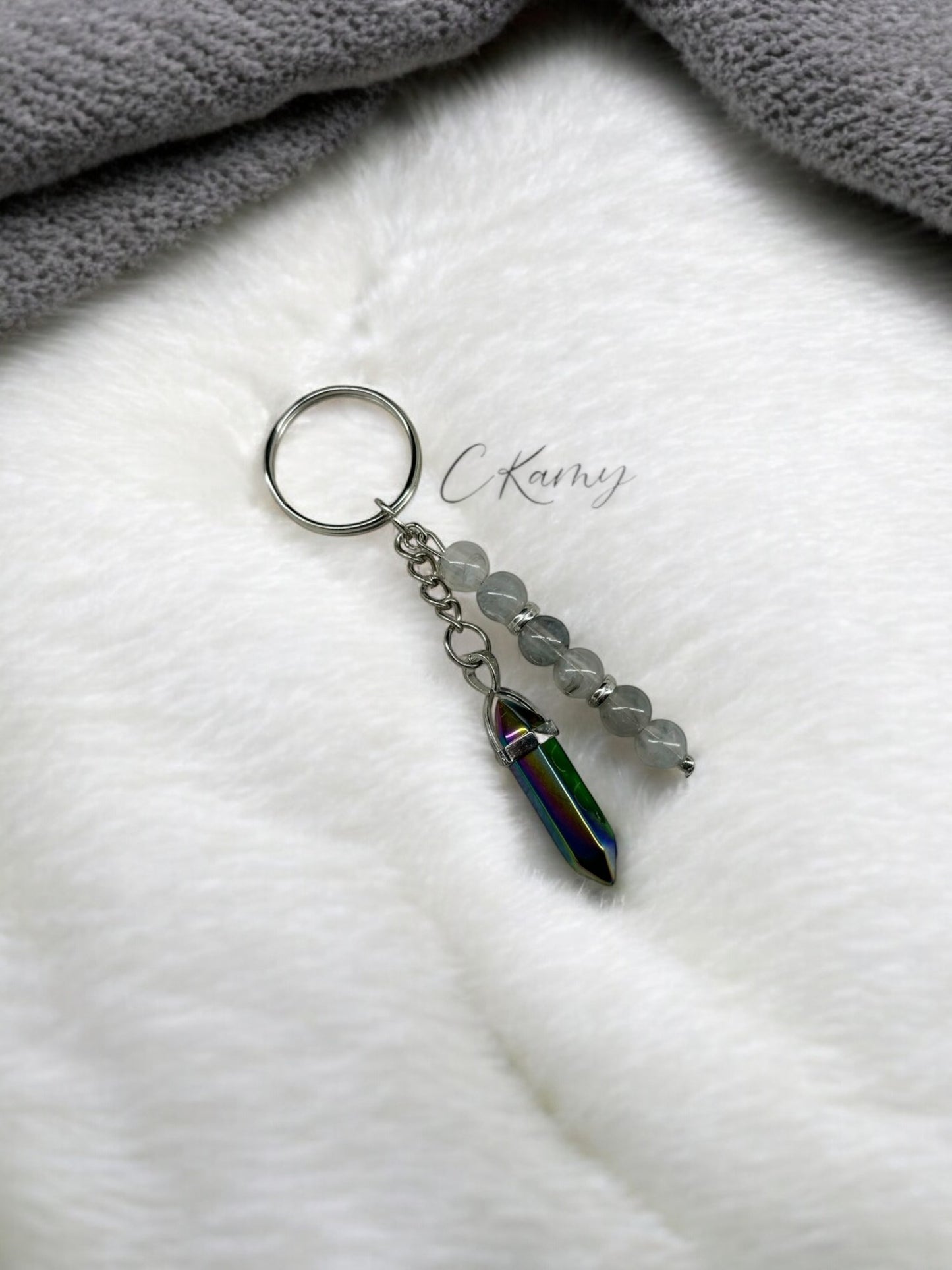 Porte clé personnalisé pierre multicolore métallisé