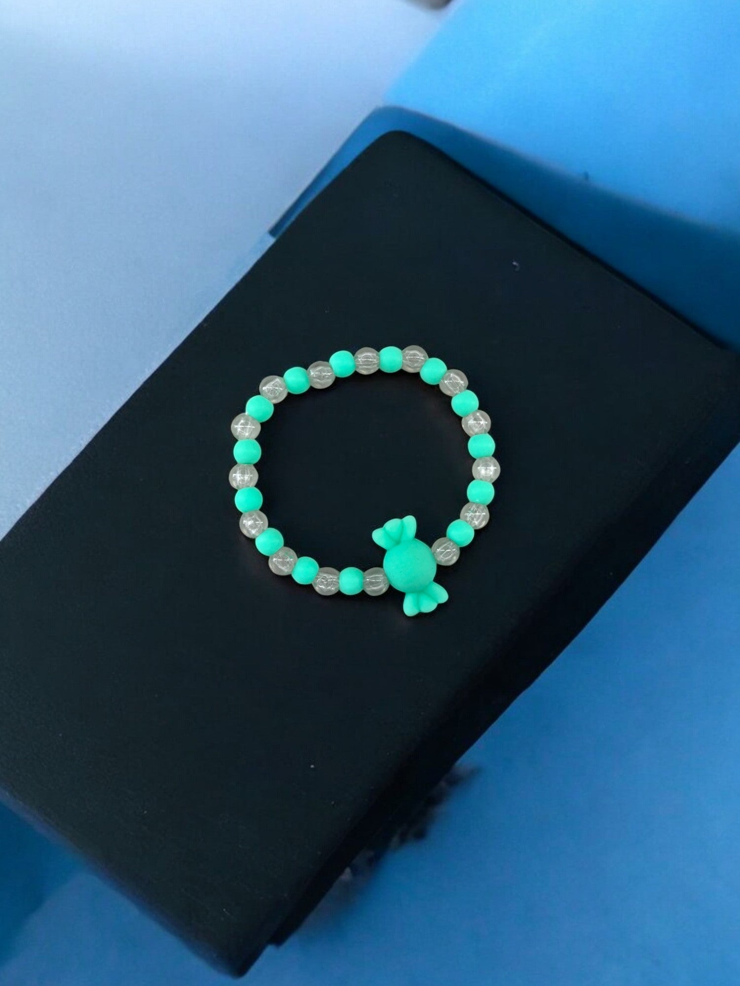 Bracelet enfant bonbon alterné bleu vert mat
