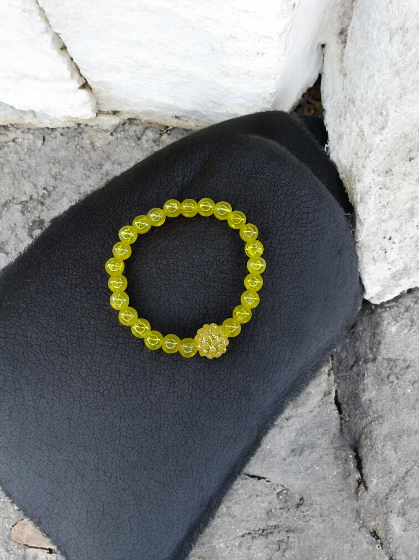 Bracelet enfant boule brillante jaune