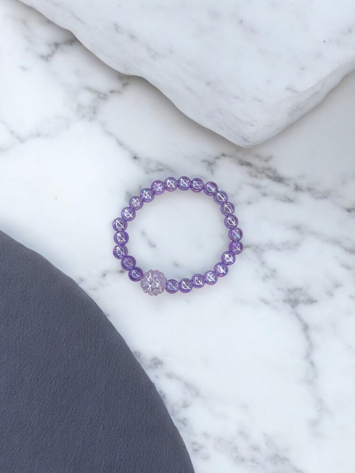 Bracelet enfant boule brillante violet