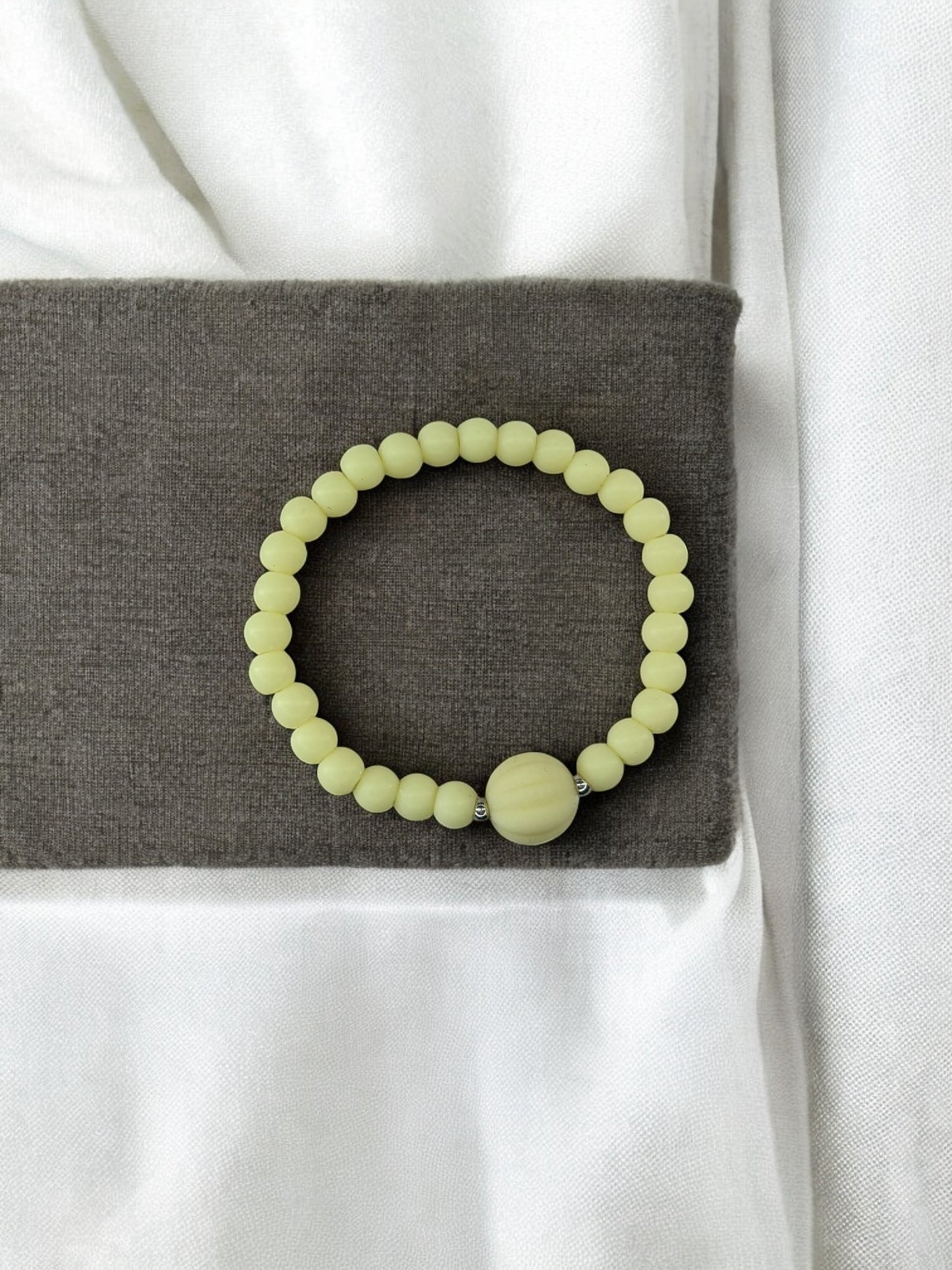 Bracelet enfant citrouille perles jaune clair