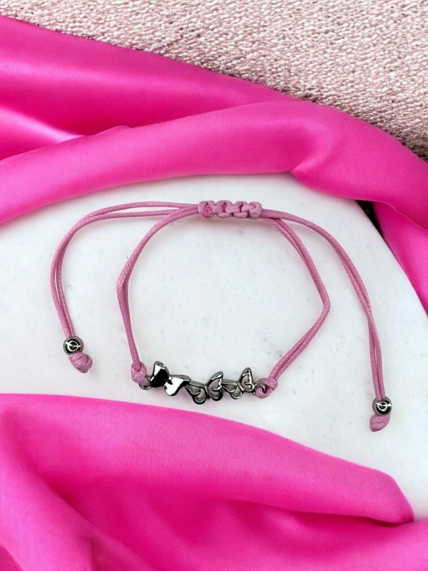 Bracelet enfant cordon 3 papillons rose