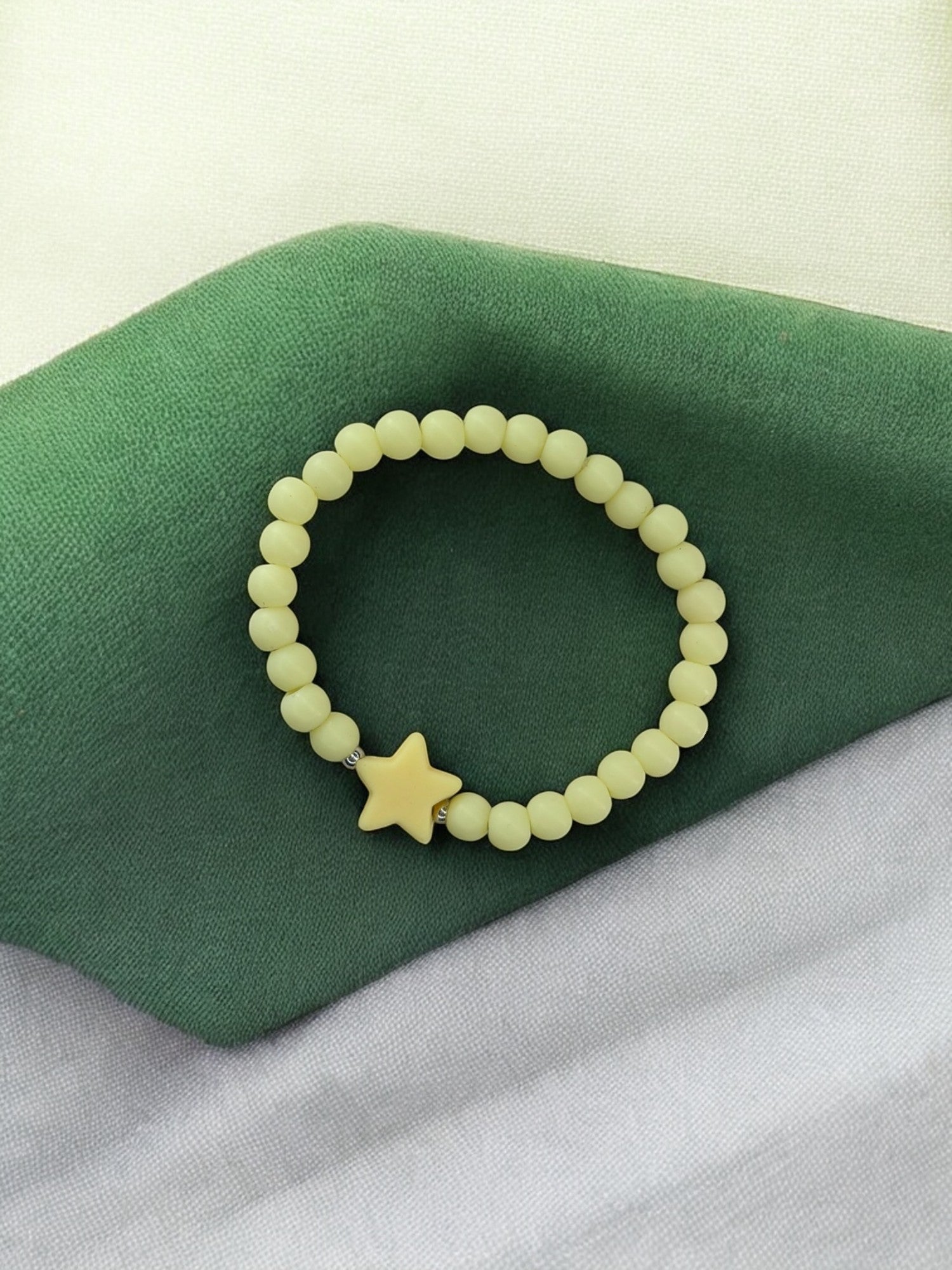 Bracelet enfant étoile perles jaune clair