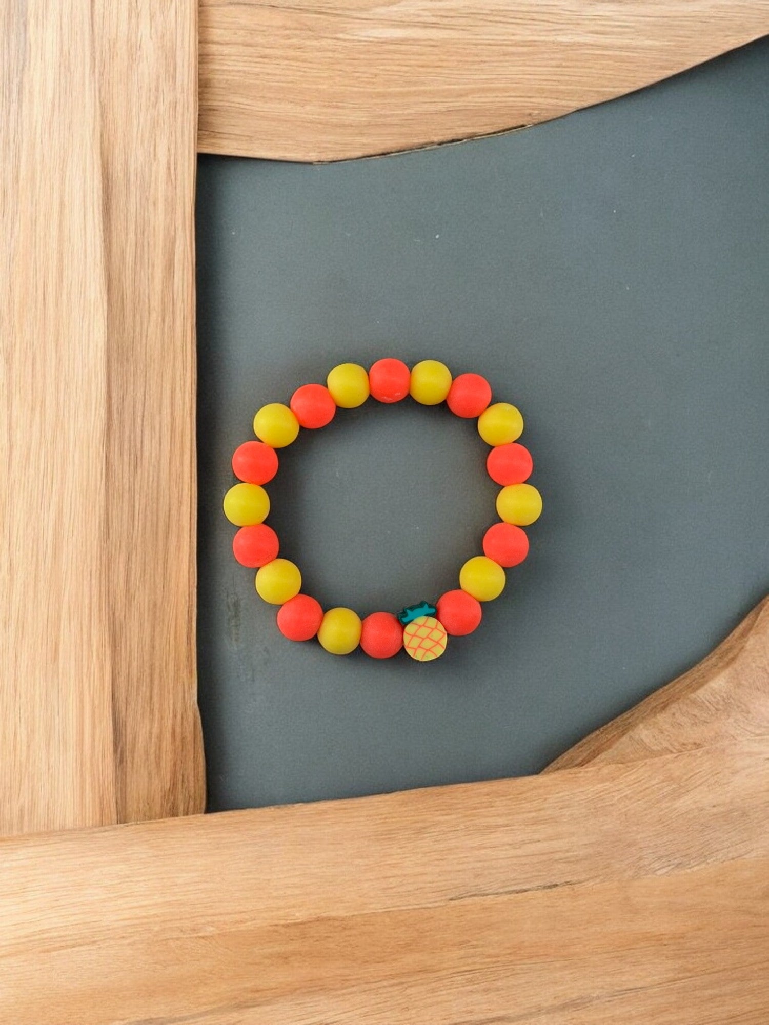 Bracelet enfant mélange perles orange jaune ananas