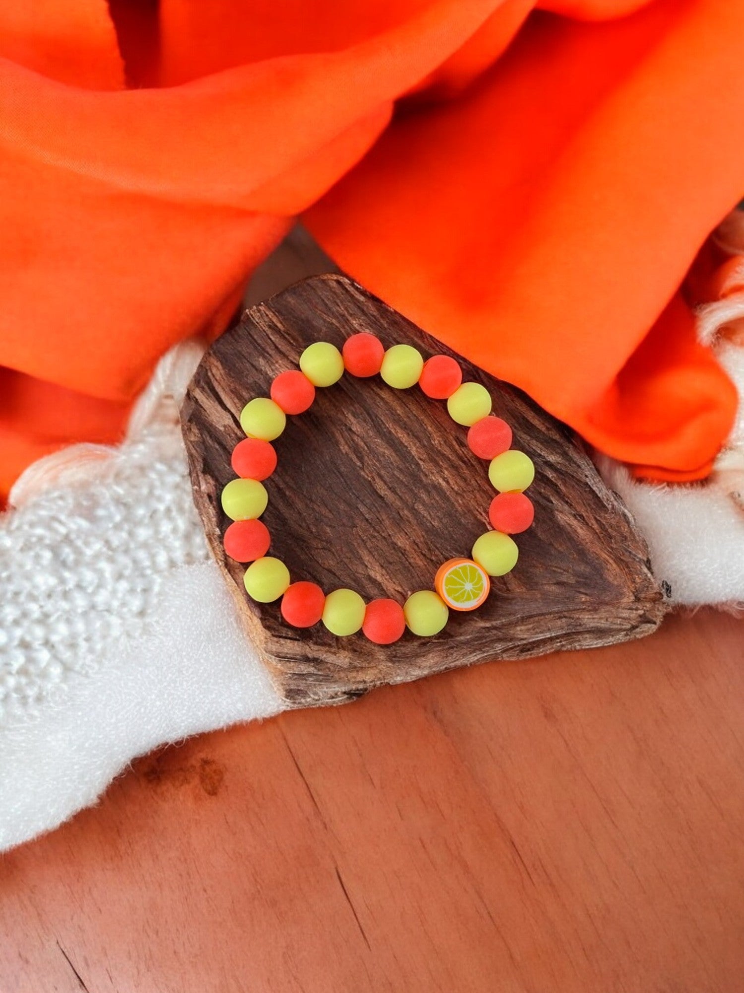 Bracelet enfant mélange perles orange jaune orange
