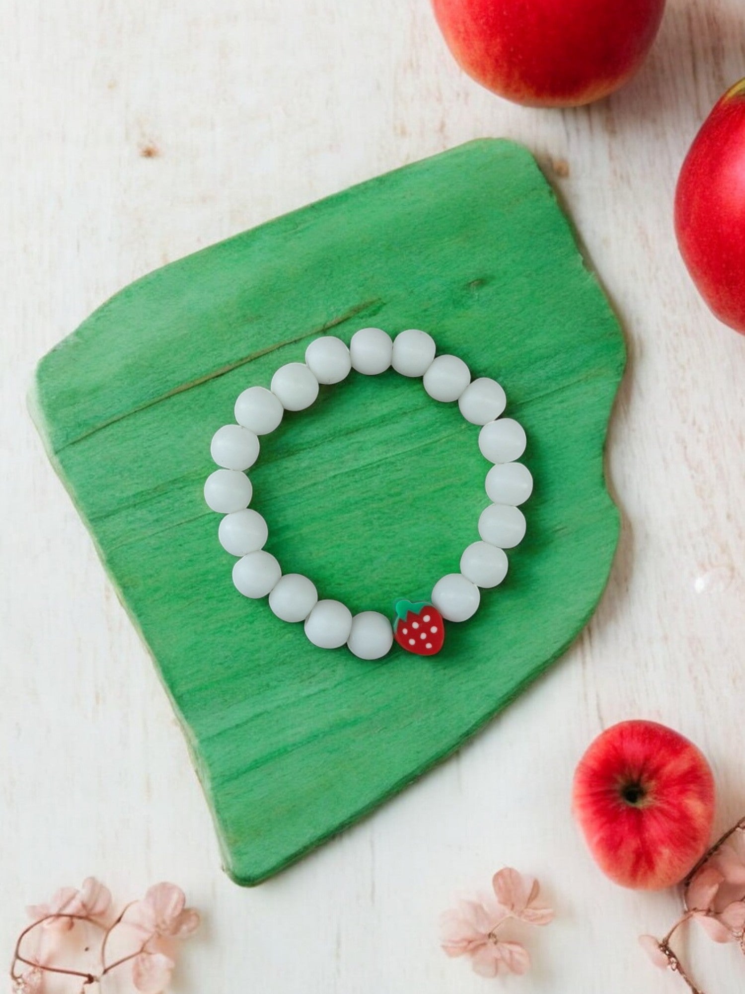 Bracelet enfant perles blanc fraise
