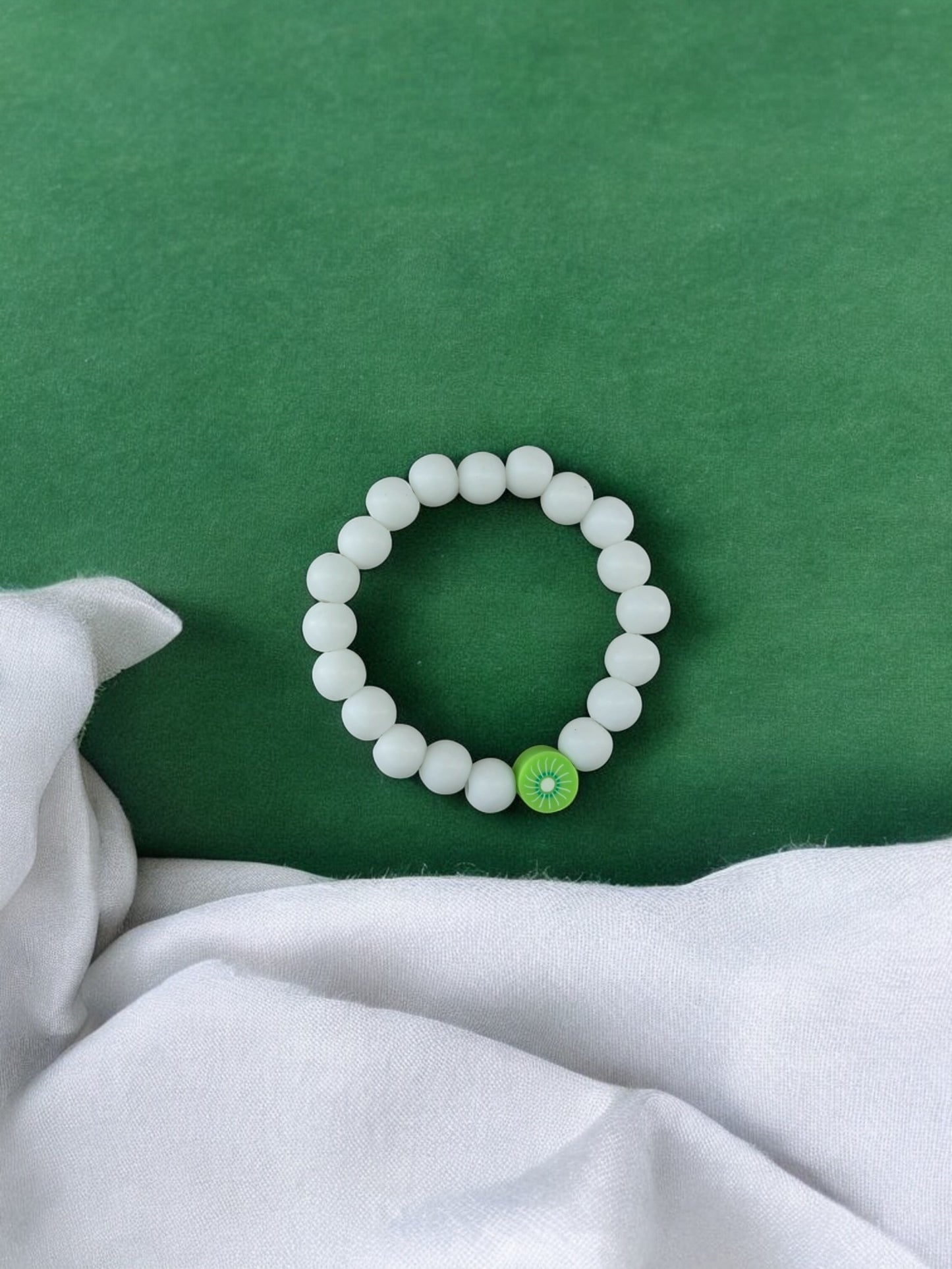 Bracelet enfant perles blanc kiwi