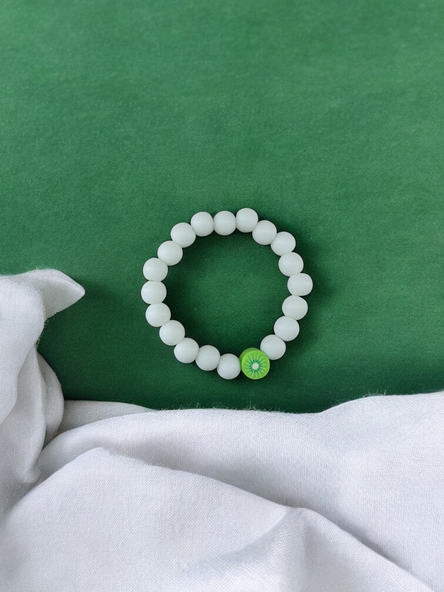 Bracelet enfant perles blanc kiwi