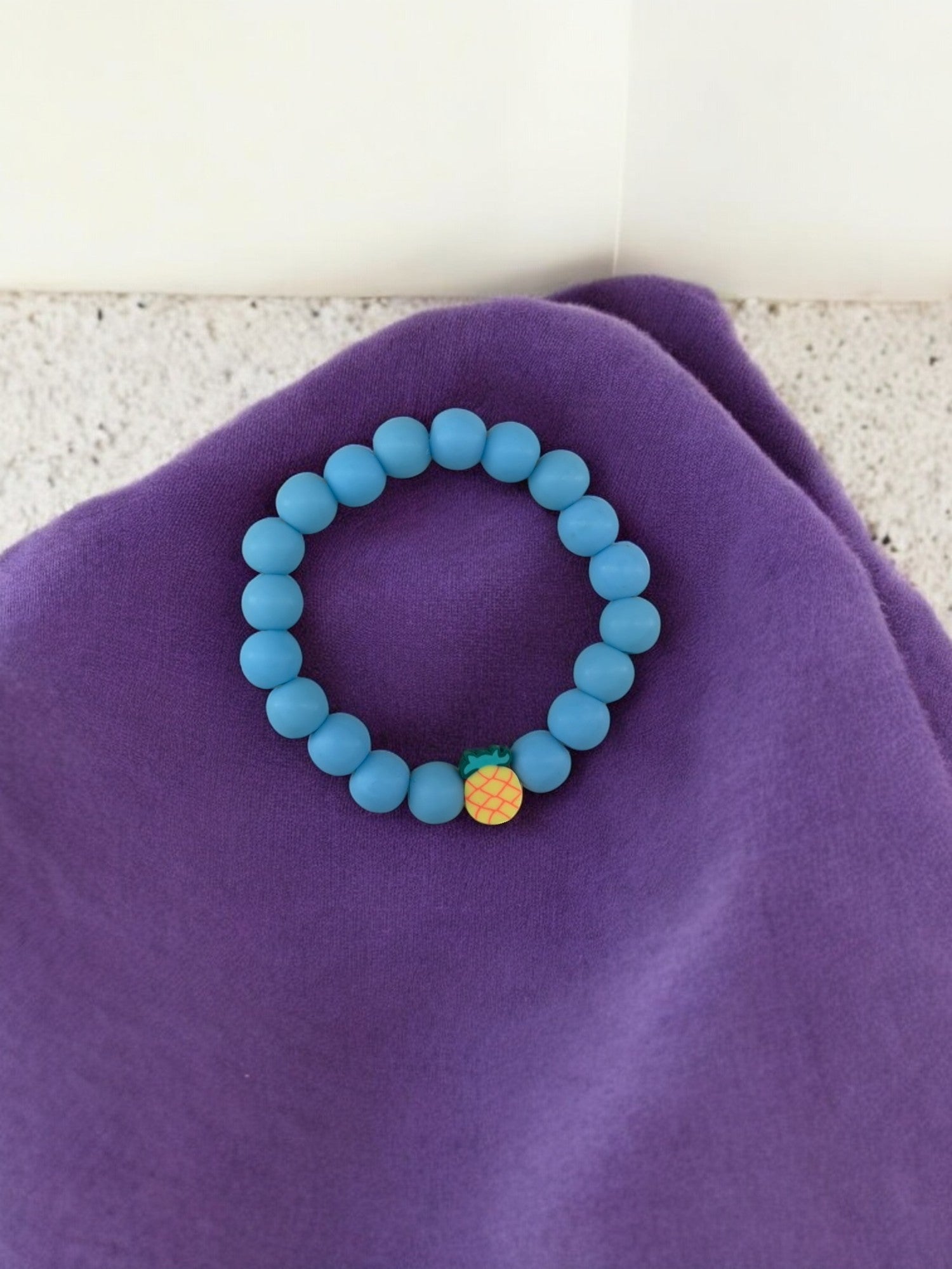 Bracelet enfant perles bleu foncé ananas