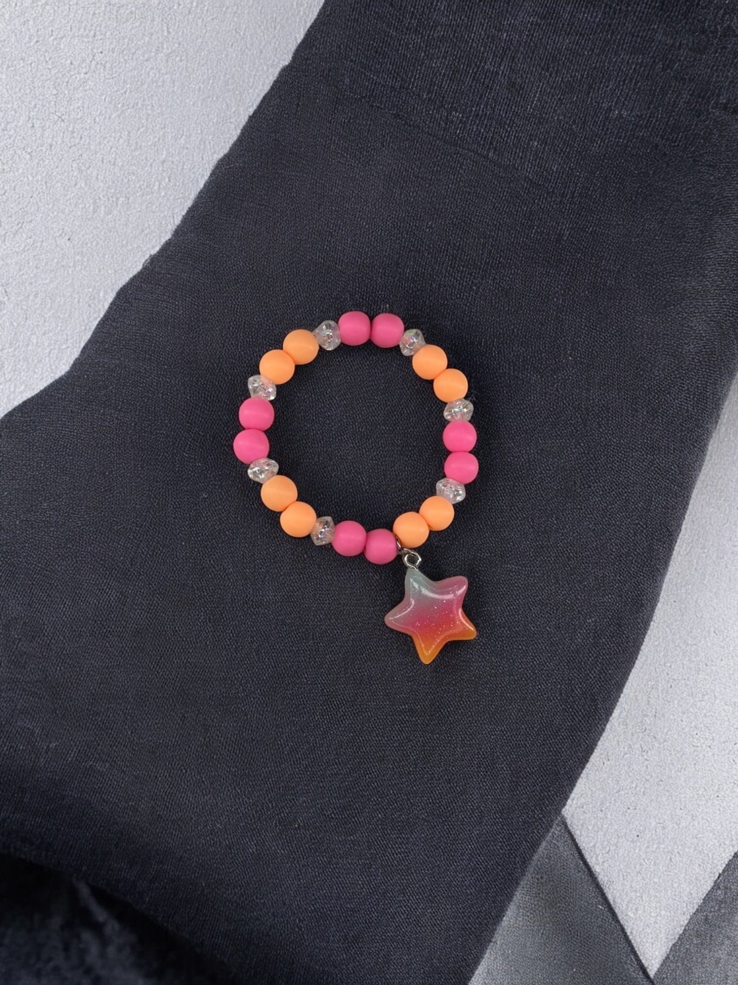 Bracelet enfant perles orange rose brillant