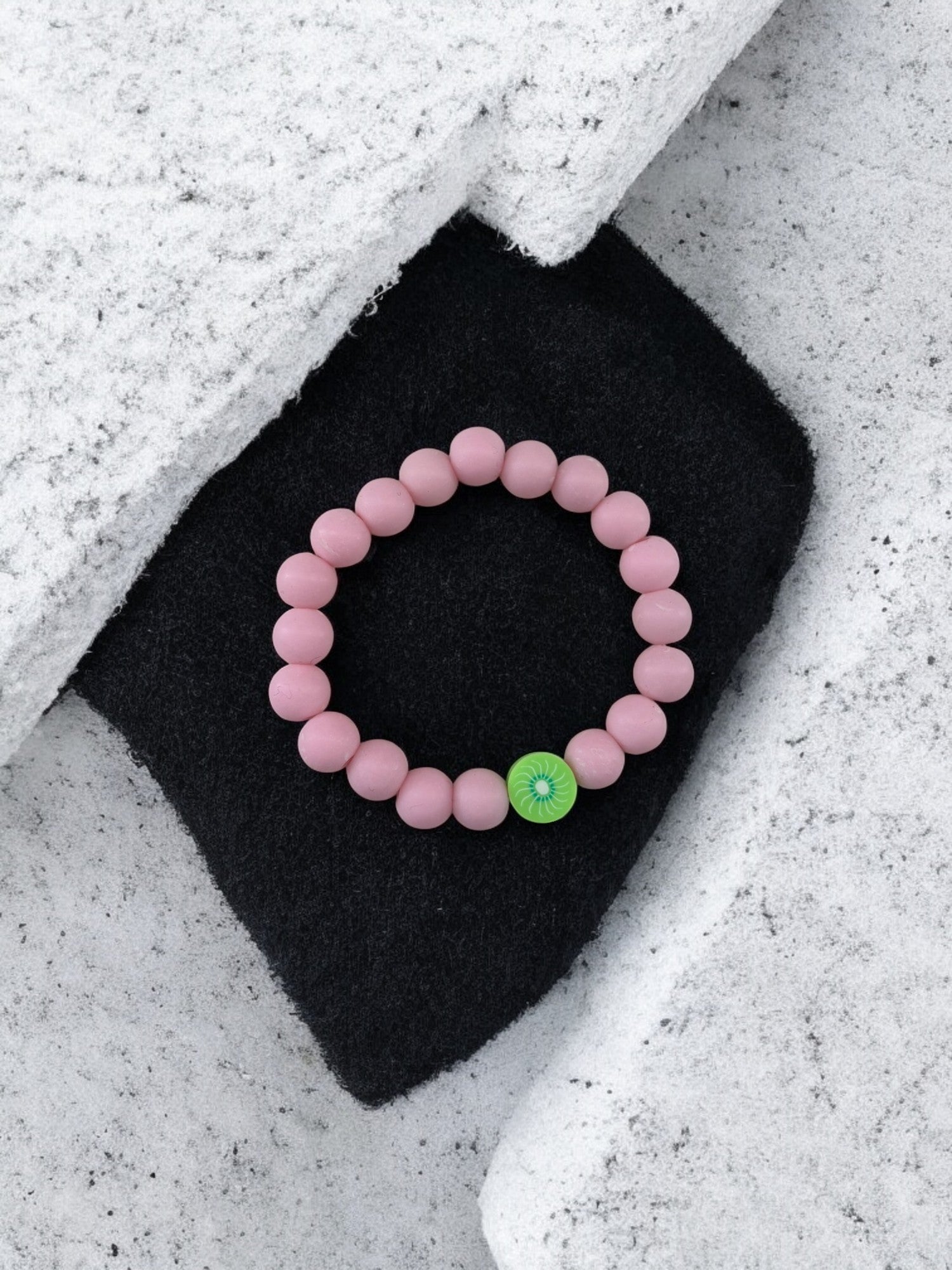 Bracelet enfant perles rose clair kiwi