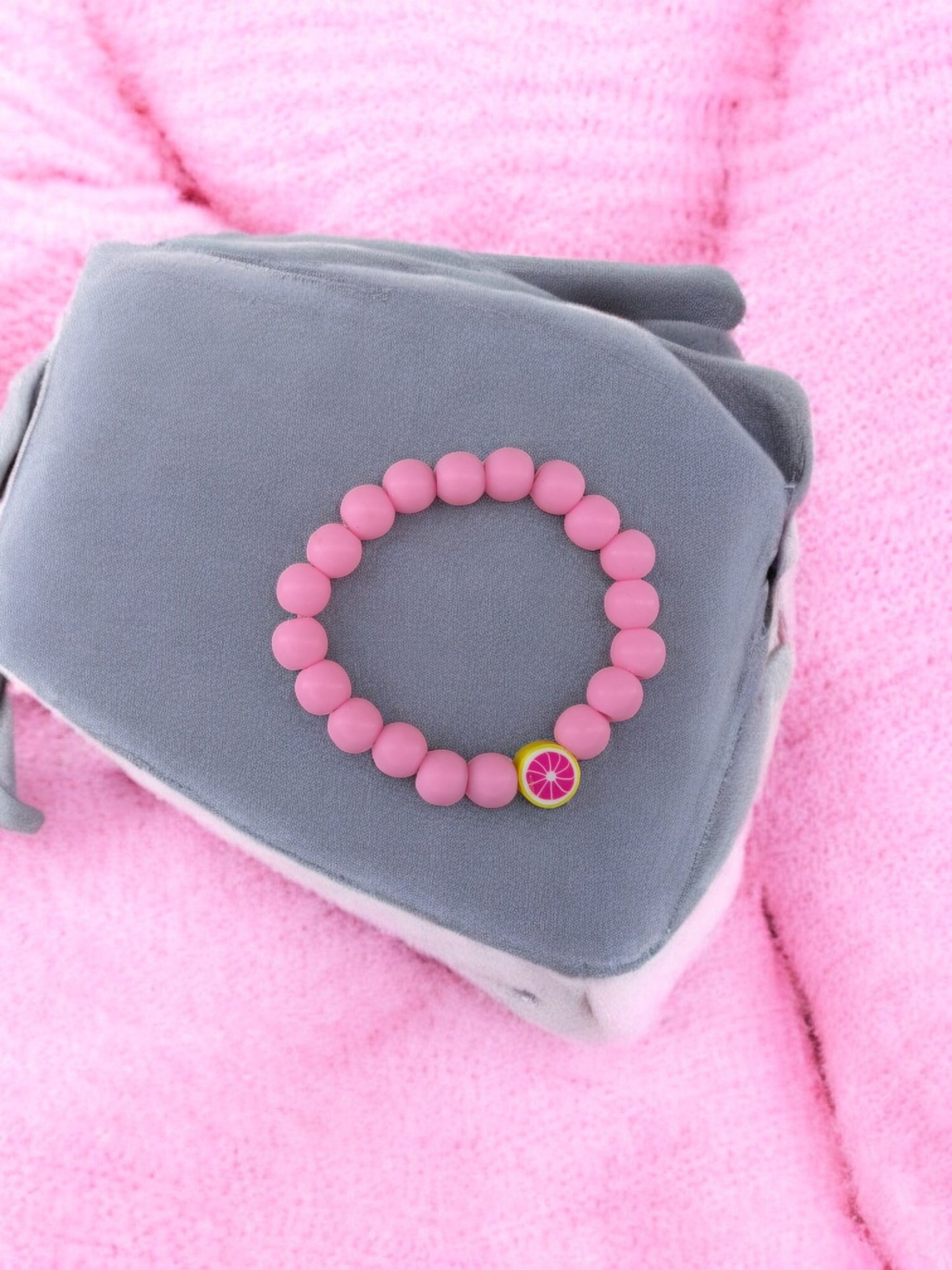 Bracelet enfant perles rose pamplemousse