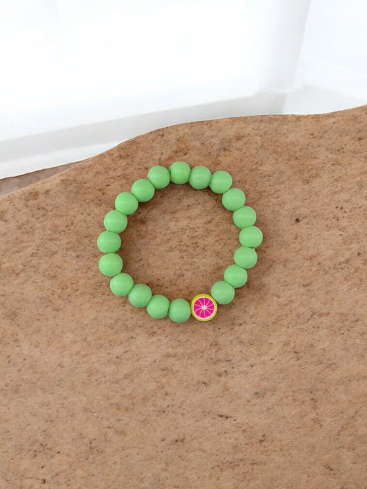 Bracelet enfant perles vert clair pamplemousse