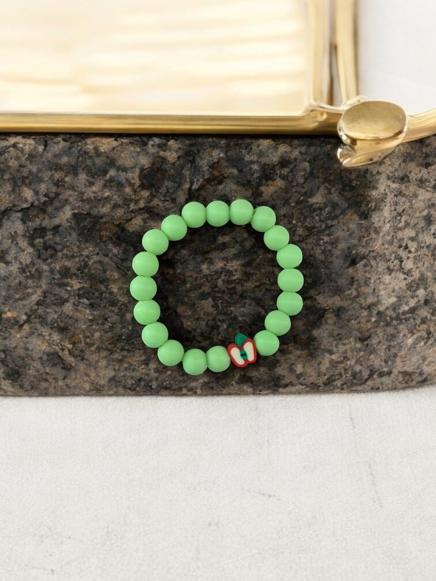 Bracelet enfant perles vert clair pomme