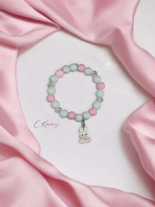 Bracelet enfant petit lapin blanc rose clair