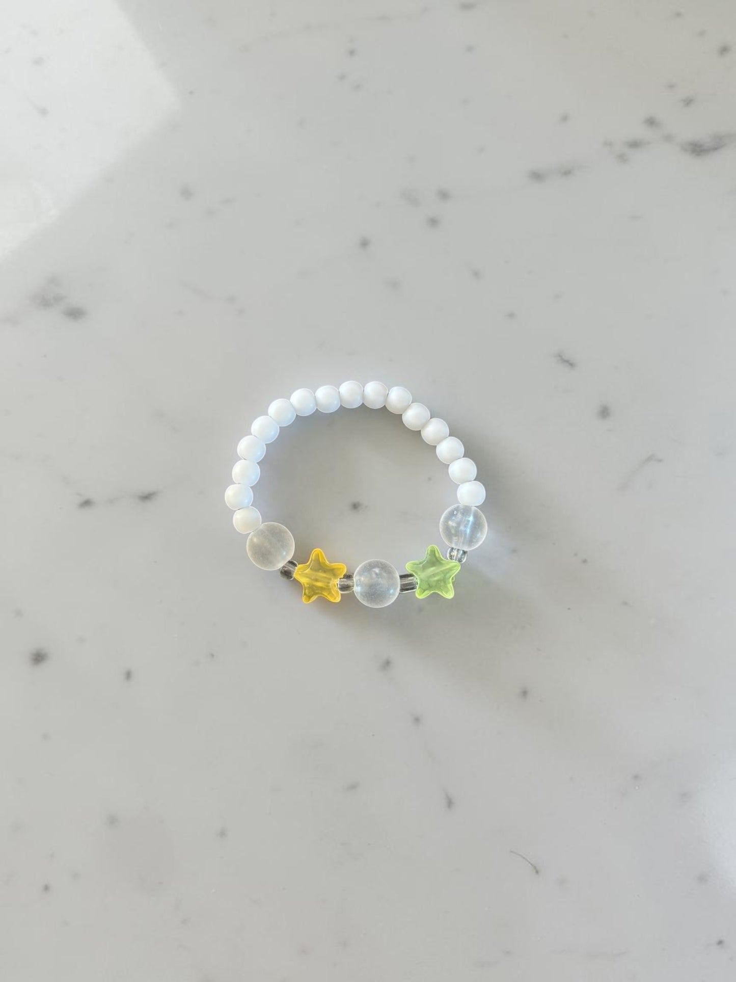 Bracelet enfant petites étoiles bicolore jaune vert