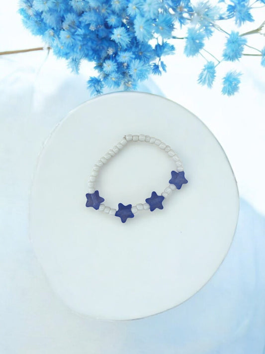Bracelet enfant petites étoiles bleu foncé blanc